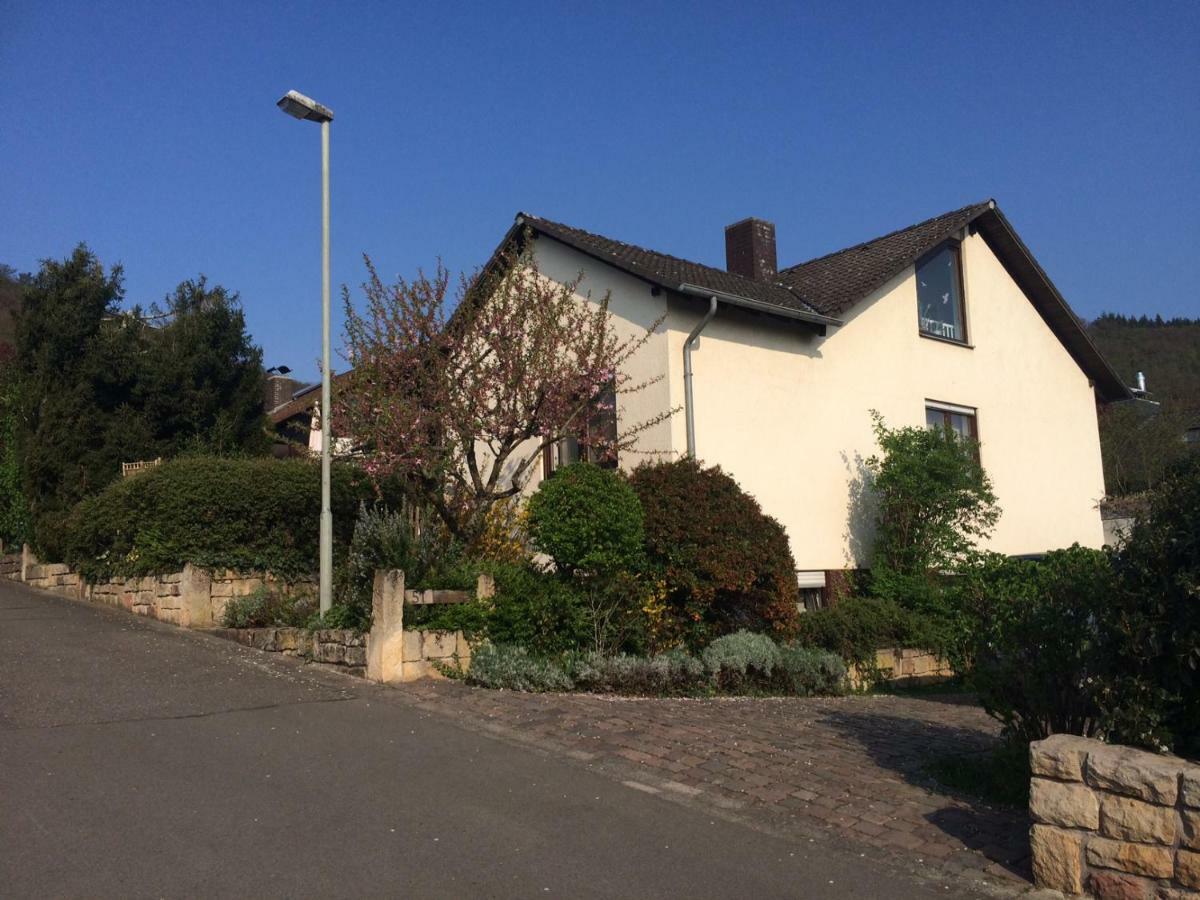 Schones Zimmer In Gimmeldingen/ Konigsbach Neustadt an der Weinstraße Екстериор снимка